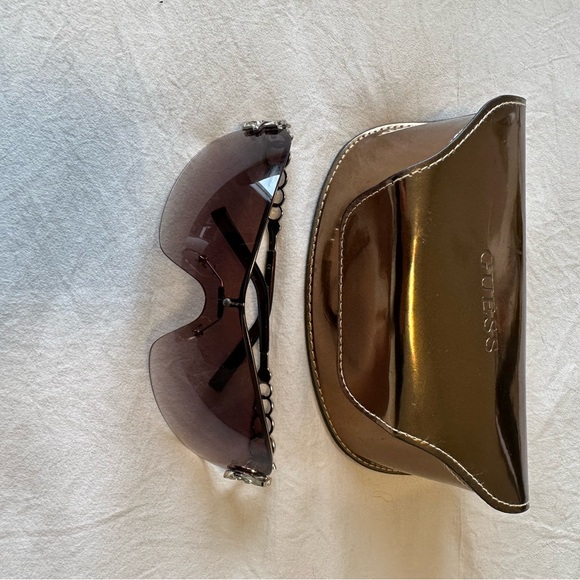 Vintage Guess sunnies - Picture 1 of 3